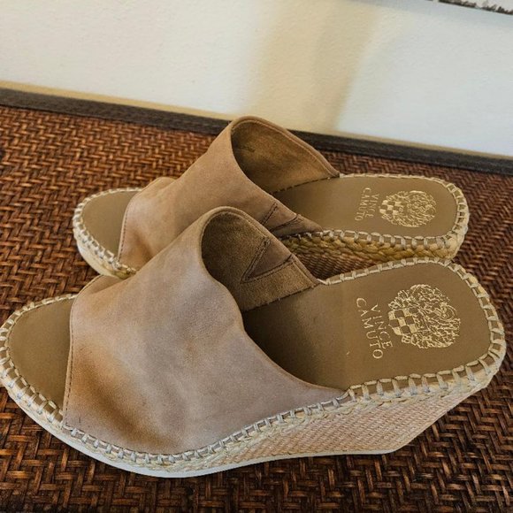 VINCE CAMUTO Tan Slip on Wedges  size 10M - Picture 2 of 6